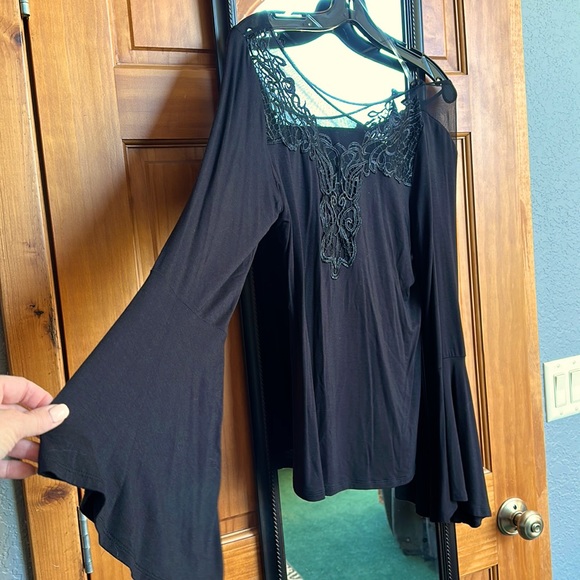 VENUS Tops - Venus black bell sleeve blouse with sheer lace collar.